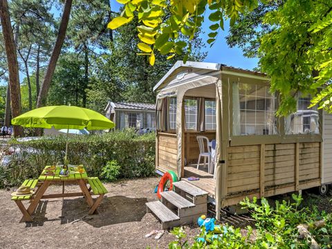 Bungalow toilé 5 personnes - Cabane Nature - 2 chambres-sans - Sanitaires-terrasse couverte-19m²-sans - TV