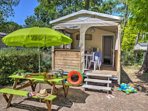 Bungalow toilé 5 personnes - Cabane Nature - 2 chambres-sans - Sanitaires-terrasse couverte-19m²-sans - TV