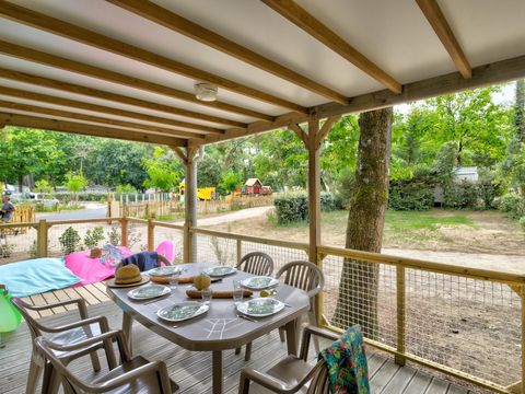 Chalet 7 personnes - Cottage Family - 3 chambres - PREMIUM - 32m²-Roselune-Clim-TV-lave-vaiss.-plancha-terrasse - XXL couverte