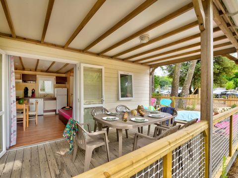 Chalet 7 personnes - Cottage Family - 3 chambres - PREMIUM - 32m²-Roselune-Clim-TV-lave-vaiss.-plancha-terrasse - XXL couverte