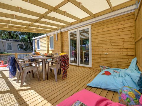 Mobilhome 8 personnes - Family - 4 chambres - PREMIUM - 38m²-Roselune-Clim-TV-lave-vaiss.-plancha-terrasse - XXL couverte