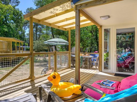 Mobilhome 6 personnes - Family - 3 chambres - PREMIUM -30m²-Roselune-Clim-TV-lave-vaiss.-plancha-terrasse - XXL couverte