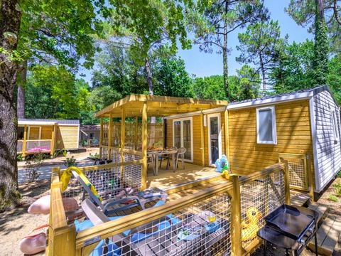Mobilhome 5 personnes - Family - 2 chambres - PREMIUM -28m²-Roselune-Clim-TV-lave-vaiss.-plancha-terrasse - XXL couverte