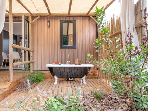 MOBILHOME 6 personnes - Mobil-home Garden 3ch | PREMIUM - 33m²- terrasse couverte -TV - lave-vaisselle - plancha - baignoire