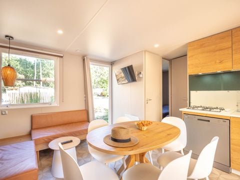 MOBILHOME 4 personnes - Garden 2ch-CLIM-baignoire-TV-LV-plancha-terrasse couverte-31m² | PREMIUM