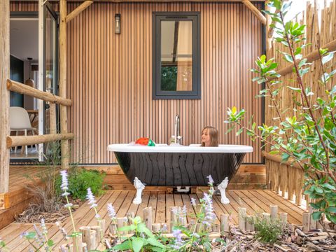 MOBILHOME 4 personnes - Garden 2ch-baignoire-TV-LV-plancha-terrasse couverte-31m² | PREMIUM