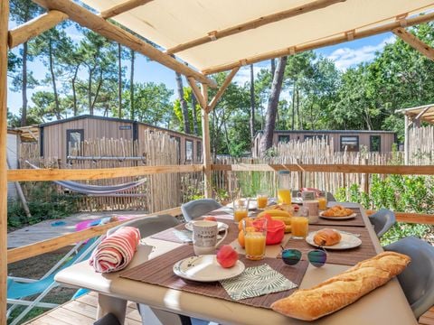 Mobilhome 4 personnes - Garden - 2 chambres-CLIM-baignoire-TV-lave-vaisselle-plancha-terrasse - Couverte-31m² - PREMIUM