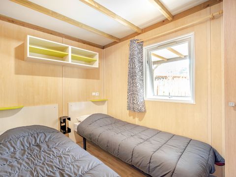 Chalet 7 personnes - Cottage Garden - 3 chambres - PREMIUM - 32m²-Baignoire-Clim-TV-lave-vaisselle -plancha-terrasse couverte