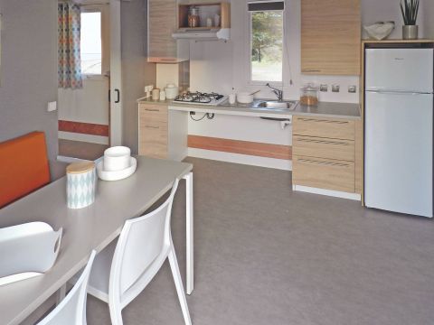 MOBILHOME 5 personnes - Life 2ch PMR avec climatisation -TV-LV-plancha-32m²-terrasse couverte | PREMIUM  MOBILHOME 5 personnes - Life 2ch PMR avec climatisation -TV-LV-plancha-32m²-terrasse couverte | PREMIUM