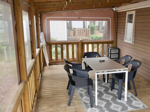 MOBILHOME 5 personnes - Life 2ch PMR avec climatisation -TV-LV-plancha-32m²-terrasse couverte | PREMIUM  MOBILHOME 5 personnes - Life 2ch PMR avec climatisation -TV-LV-plancha-32m²-terrasse couverte | PREMIUM