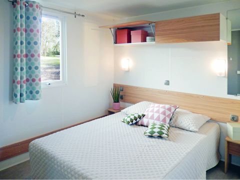 MOBILHOME 5 personnes - Life 2ch PMR avec climatisation -TV-LV-plancha-32m²-terrasse couverte | PREMIUM  MOBILHOME 5 personnes - Life 2ch PMR avec climatisation -TV-LV-plancha-32m²-terrasse couverte | PREMIUM