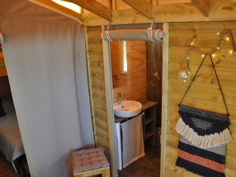 LODGE 5 personnes - Cosyflower 2ch -TV-plancha-terrasse couverte-28m² | CONFORT