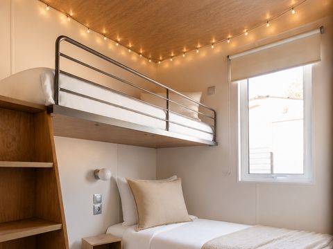 Mobilhome 6 personnes - Cocoon - 3 chambres - 2 salles de bain - PREMIUM+ -40m² -SPA-Clim-TV-lave-vaisselle-plancha-terrasse couv.-pack travel