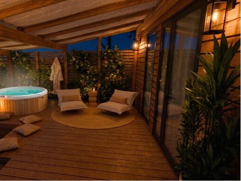 Mobilhome 6 personnes - Cocoon - 3 chambres - 2 salles de bain - PREMIUM+ -40m² -SPA-Clim-TV-lave-vaisselle-plancha-terrasse couv.-pack travel