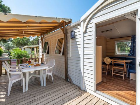 Mobilhome 6 personnes - Classic | 3 Ch. | 6 Pers. | Terrasse surélevée | 1 SDB | Clim