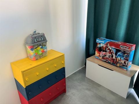 HÉBERGEMENT INSOLITE 4 personnes - Cabane Cinéma Lego