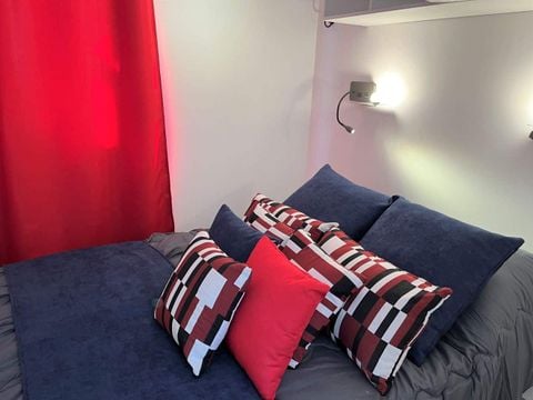 HÉBERGEMENT INSOLITE 4 personnes - Cabane Cinéma Dim/Dim