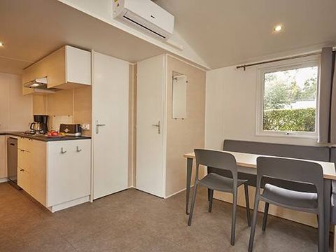 MOBILHOME 4 personnes - Ultimate | 2 Ch. | 4 Pers. | Terrasse surélevée | 2 SDB | Clim. | TV