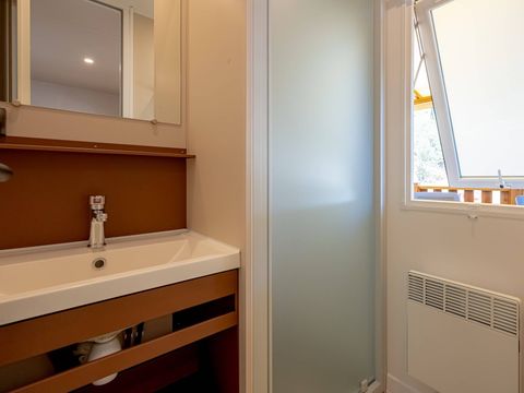 MOBILHOME 8 personnes - Comfort | 4 Ch. | 8 Pers. | Terrasse surélevée | 2 SDB | Clim.