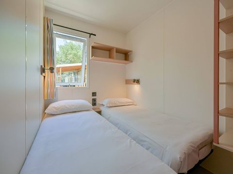 MOBILHOME 8 personnes - Comfort | 4 Ch. | 8 Pers. | Terrasse surélevée | 2 SDB | Clim.