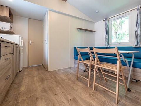 MOBILHOME 4 personnes - Confort | 2 Chambres | 4 Couchages | Terrasse semi-couverte | 1 Salle de bain MOBILHOME 4 personnes - Confort | 2 Chambres | 4 Couchages | Terrasse semi-couverte | 1 Salle de bain