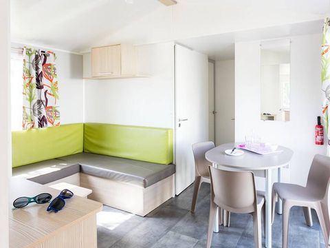 MOBILHOME 4 personnes - Confort | 2 Chambres | 4 Couchages | Terrasse semi-couverte | 1 Salle de bain MOBILHOME 4 personnes - Confort | 2 Chambres | 4 Couchages | Terrasse semi-couverte | 1 Salle de bain