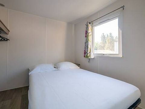 Mobilhome 4 personnes - Confort | 2 Chambres | 4 Couchages | Terrasse semi-couverte | 1 Salle de bain | Climatisation