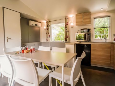 MOBILHOME 7 personnes - CONFORT PLUS - 3 chambres avec climatisation +TV + 2 SDB