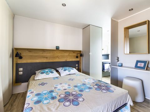 MOBILHOME 5 personnes - PREMIUM - 2 chambres avec climatisation +TV+ Plancha à gaz + 2 SDB 