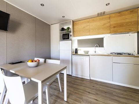 MOBILHOME 5 personnes - PREMIUM - 2 chambres avec climatisation +TV+ Plancha à gaz + 2 SDB 