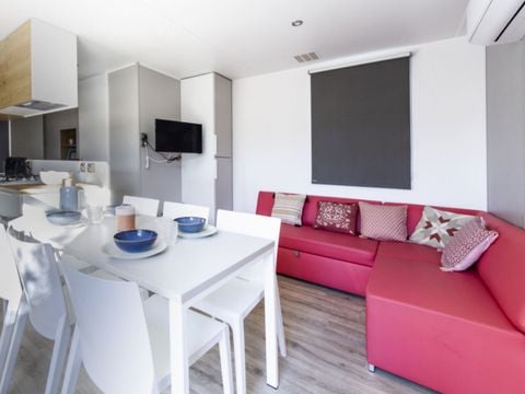 MOBILHOME 7 personnes - PREMIUM - 3 chambres avec climatisation +TV+ Plancha à gaz + 2 SDB 