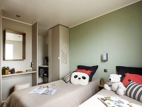 MOBILHOME 5 personnes - PREMIUM - 2 chambres avec climatisation +TV+ Plancha à gaz + 2 SDB 