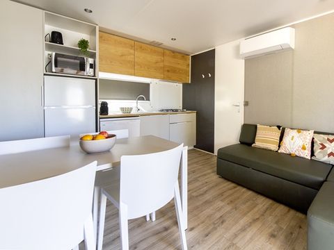 Mobilhome 5 personnes - PREMIUM - 2 chambres avec climatisation +TV+ Plancha à gaz - 2 salles de bain