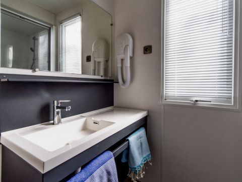 Mobilhome 5 personnes - PREMIUM - 2 chambres avec climatisation +TV+ Plancha à gaz - 2 salles de bain