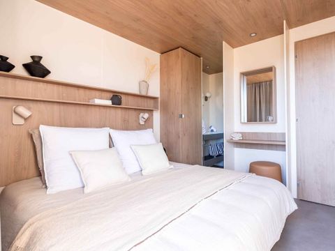 Mobilhome 5 personnes - PREMIUM PLUS - 2 chambres avec climatisation +TV+ Plancha à gaz - 2 salles de bain