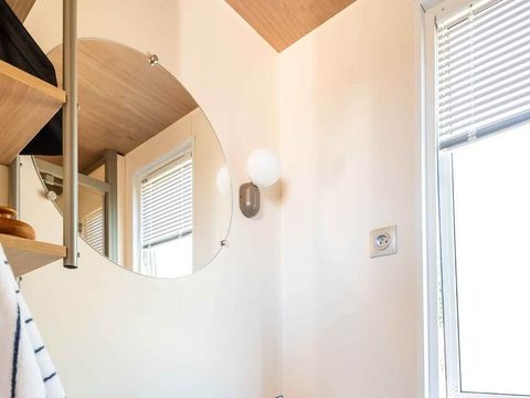 MOBILHOME 5 personnes - PREMIUM - 2 chambres avec climatisation +TV+ Plancha à gaz + 2 SDB - 2025