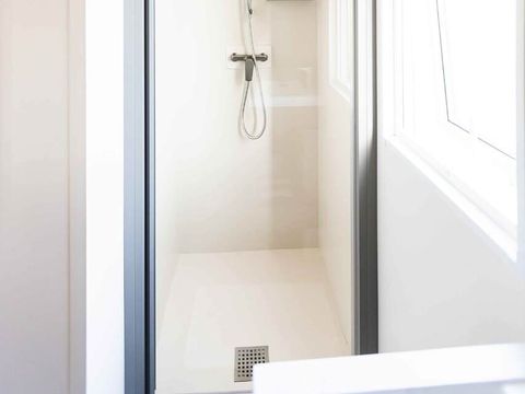 Mobilhome 7 personnes - PREMIUM PLUS - 3 chambres avec climatisation +TV+ Plancha à gaz - 2 salles de bain