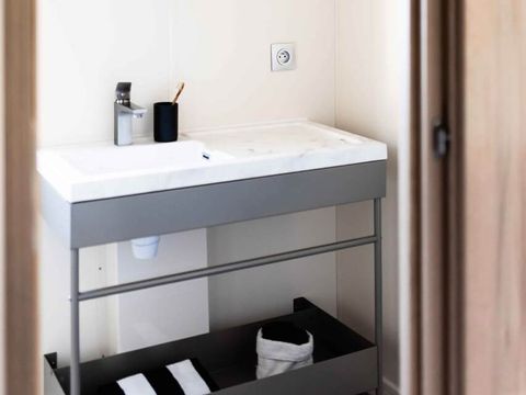 Mobilhome 7 personnes - PREMIUM PLUS - 3 chambres avec climatisation +TV+ Plancha à gaz - 2 salles de bain