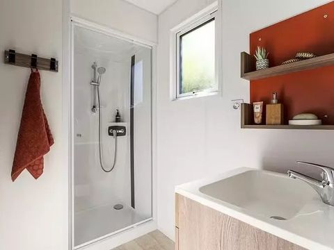 MOBILHOME 6 personnes - Tour Opérateur Maeva sur Camping L'Hippocampe - Mobil Home Confort 4 Pièces 6 Personnes (4 adultes + 2 enfants) Climatisé