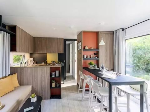 MOBILHOME 4 personnes - Tour Opérateur Maeva sur Camping Le Bois de Valmarie - Mobil Home Confort 4 Pièces 6 Personnes (4 adultes + 2 enfants) Climatisé