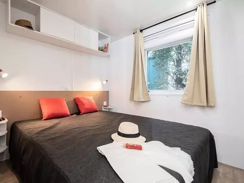 MOBILHOME 4 personnes - Tour Opérateur Maeva sur Camping Le Bois de Valmarie - Mobil Home Confort 4 Pièces 6 Personnes (4 adultes + 2 enfants) Climatisé