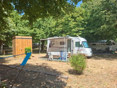 Emplacement - Premium avec Sanitaire privé