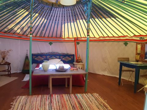 HÉBERGEMENT INSOLITE 2 personnes - YOURTE sans sanitaires 26 m²