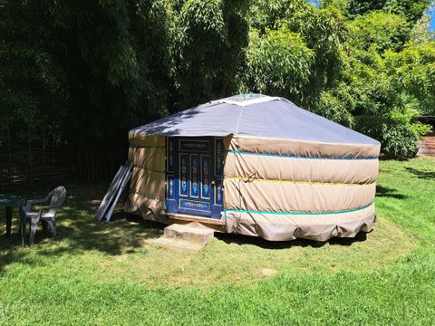 HÉBERGEMENT INSOLITE 2 personnes - YOURTE sans sanitaires 26 m²