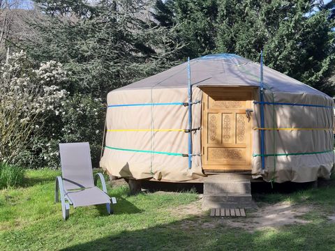 HÉBERGEMENT INSOLITE 2 personnes - YOURTE sans sanitaires 26 m²