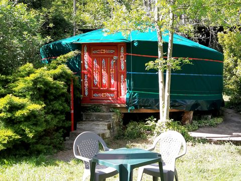 HÉBERGEMENT INSOLITE 2 personnes - YOURTE sans sanitaires 26 m²
