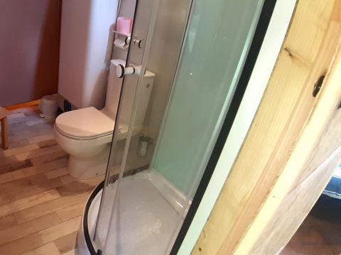 HÉBERGEMENT INSOLITE 4 personnes - Dôme WIGWAM avec sanitaires 27 m²