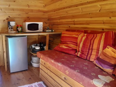 HÉBERGEMENT INSOLITE 2 personnes - TONNEAU Chalet bois 12 m² sans sanitaires