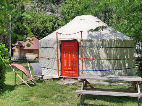 HÉBERGEMENT INSOLITE 5 personnes - Yourte Kirghize avec sanitaires pour 5 personnes