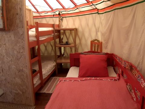 HÉBERGEMENT INSOLITE 5 personnes - Yourte avec salle de bain pour 5 personnes